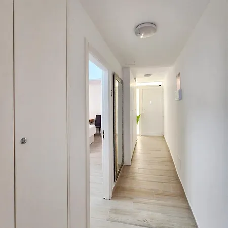 Modern Ocean & Views - Vistas A